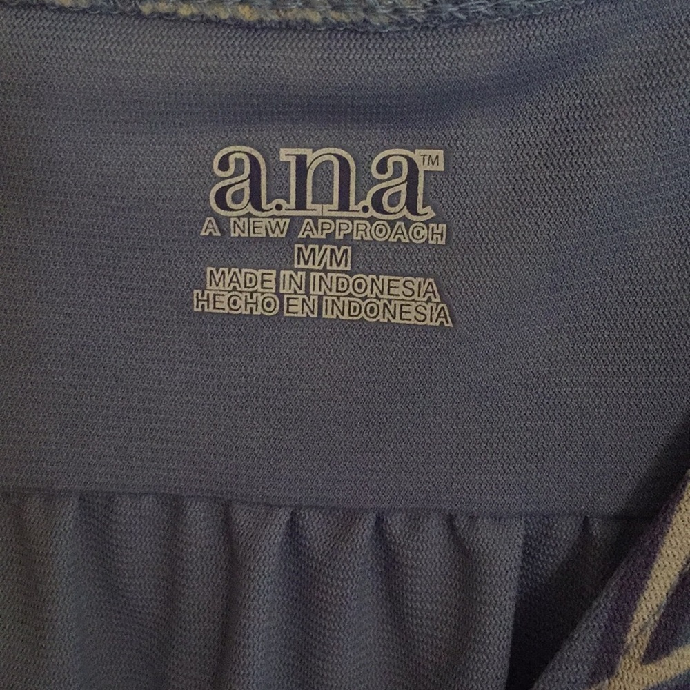 Beautiful A.N.A TOP - Picture 3 of 3